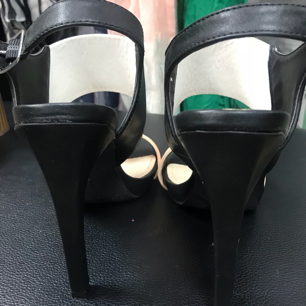 Classy nude heels - Picture 3 of 3